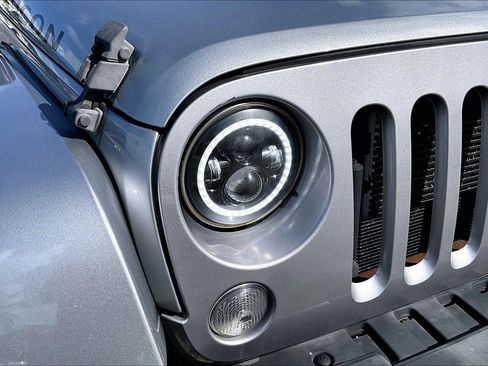 Used 2014 Jeep Wrangler Unlimited Rubicon w/ Dual Top Group AWD/4WD image 33