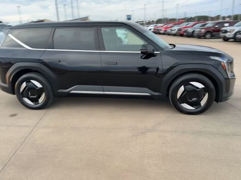 Used 2024 Kia EV9 Light Long Range image 2