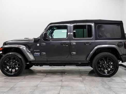 Used 2024 Jeep Wrangler Unlimited Sahara w/ Technology Group AWD/4WD image 8
