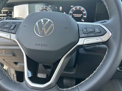 New 2026 Volkswagen Tiguan SE FWD image 21