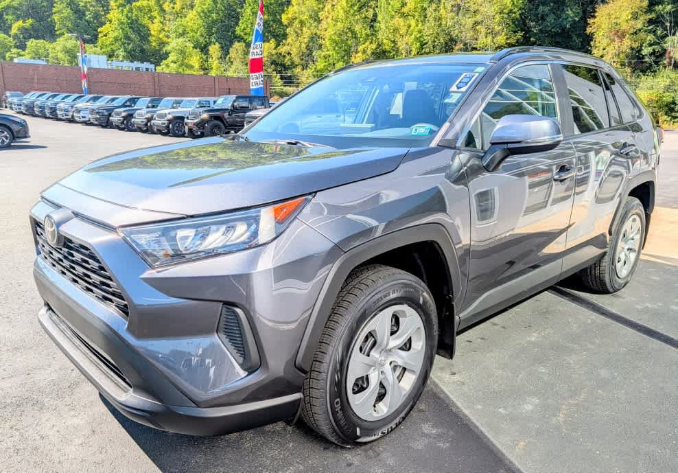 Used 2021 Toyota RAV4 LE AWD/4WD image 3