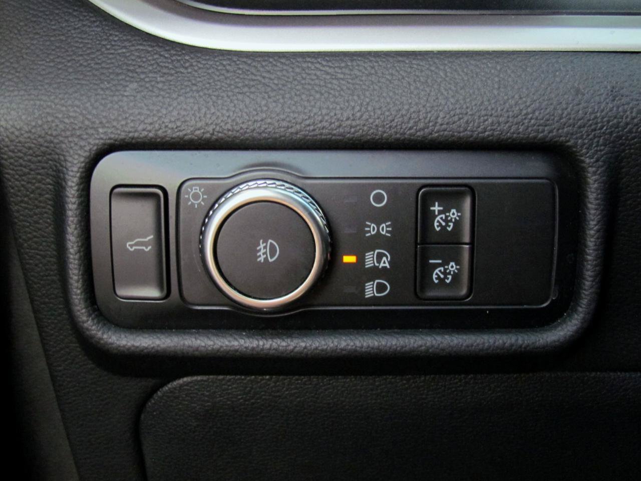 Used 2020 Ford Explorer XLT w/ Equipment Group 202A RWD image 25