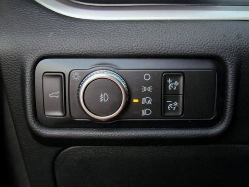 Used 2020 Ford Explorer XLT w/ Equipment Group 202A RWD image 25