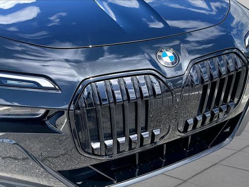 Used 2023 BMW 740i w/ Parking Assistance Package RWD image 30
