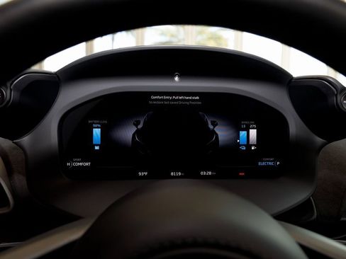 Used 2025 McLaren Artura Spider image 36