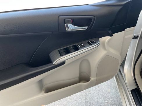 Used 2012 Toyota Camry LE FWD image 16