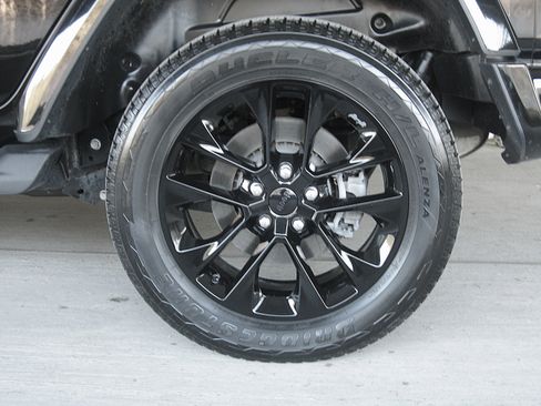 Used 2021 Jeep Wrangler Unlimited Sahara image 28