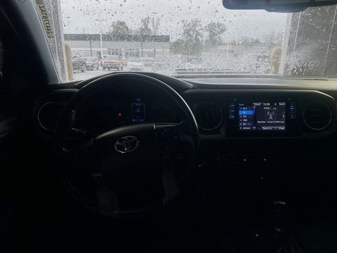 Used 2019 Toyota Tacoma TRD Sport AWD/4WD image 17