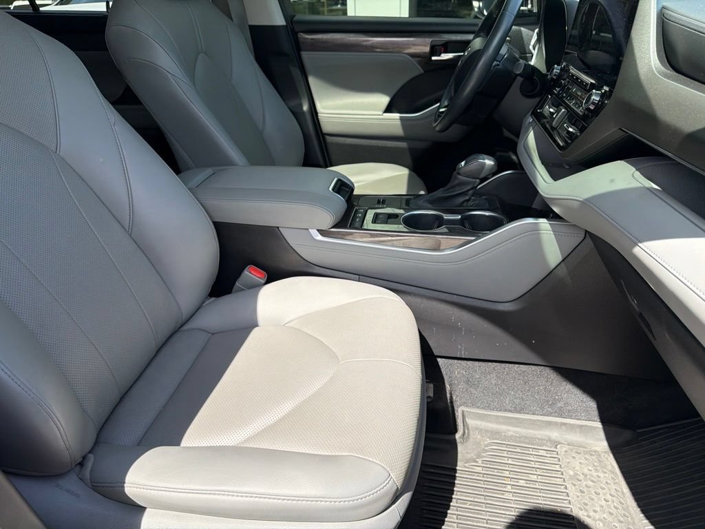 Used 2021 Toyota Highlander Limited AWD/4WD image 28