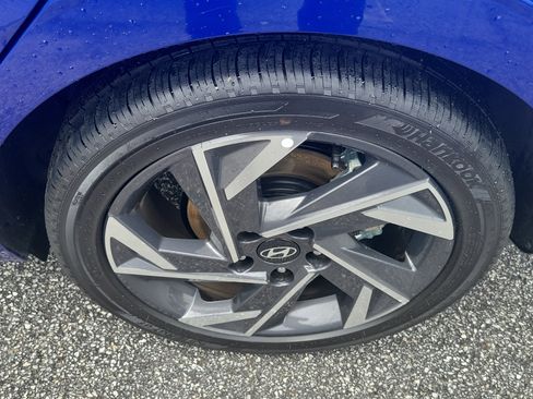 Used 2025 Hyundai Elantra SEL FWD image 7