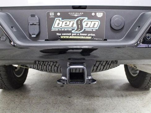 Used 2025 Chevrolet Silverado 2500 Custom w/ Custom Value Package image 8