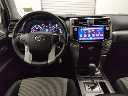 Used 2017 Toyota 4Runner SR5 AWD/4WD image 22