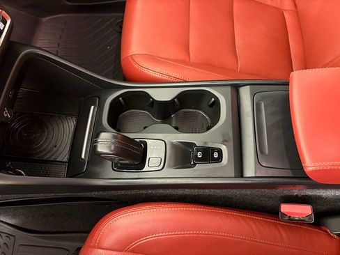 Used 2019 Volvo XC40 T5 Momentum image 29