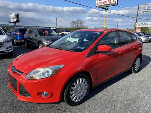 Used 2012 Ford Focus SE image 1