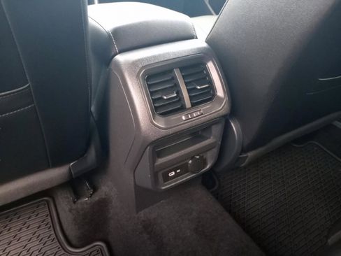 Used 2022 Volkswagen Tiguan SE R-Line image 20