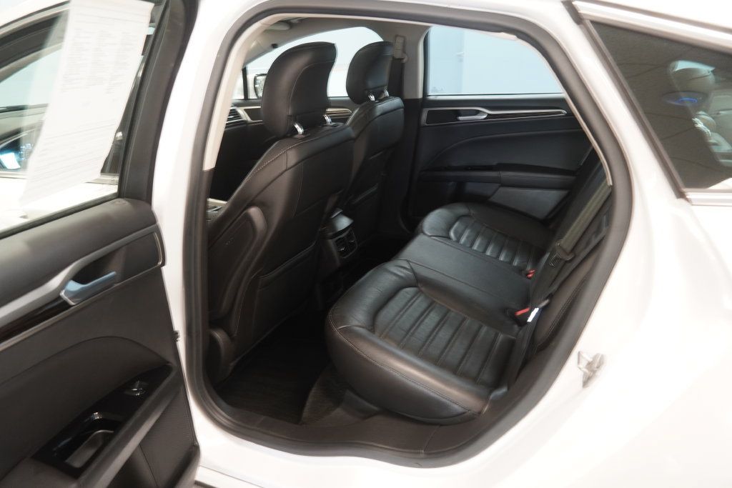 Used 2014 Ford Fusion SE w/ Equipment Group 202A FWD image 18