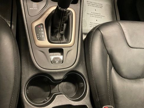Used 2018 Jeep Cherokee Limited AWD/4WD image 23