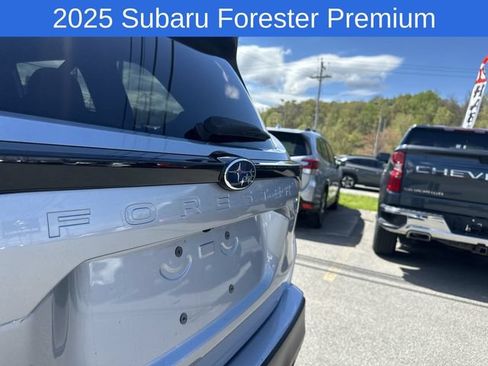 Used 2025 Subaru Forester Premium w/ Convenience Package #1 AWD/4WD image 17