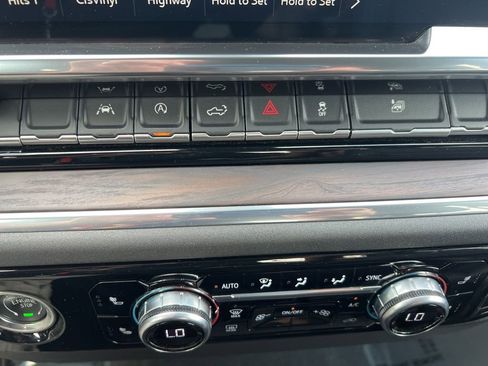 Used 2024 GMC Sierra 1500 SLT image 18