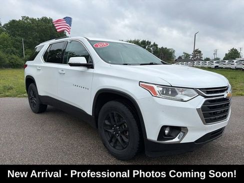 Used 2018 Chevrolet Traverse LT FWD image 2