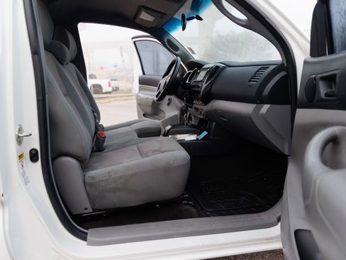 Used 2014 Toyota Tacoma 2WD Regular Cab image 15