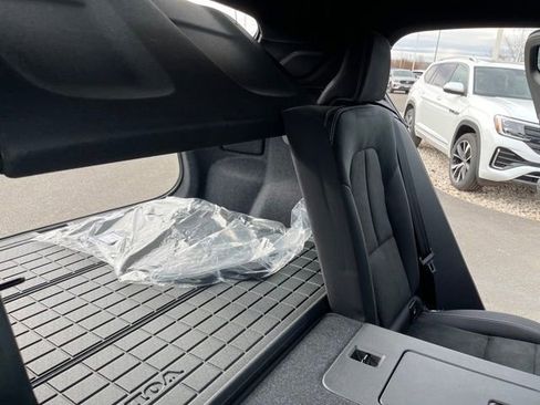 New 2024 Volvo XC40 Recharge Plus w/ Protection Package Premier RWD image 16