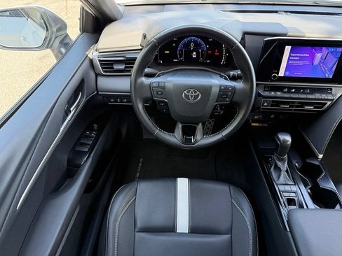 Used 2025 Toyota Camry SE FWD image 25