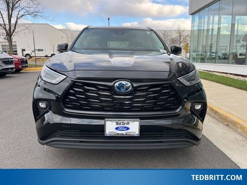 Used 2024 Toyota Highlander XLE image 2