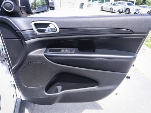 Used 2020 Jeep Grand Cherokee Laredo AWD/4WD image 45