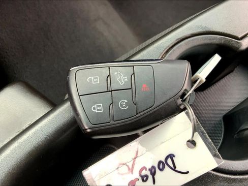 Used 2022 Chevrolet Silverado 1500 Custom image 15