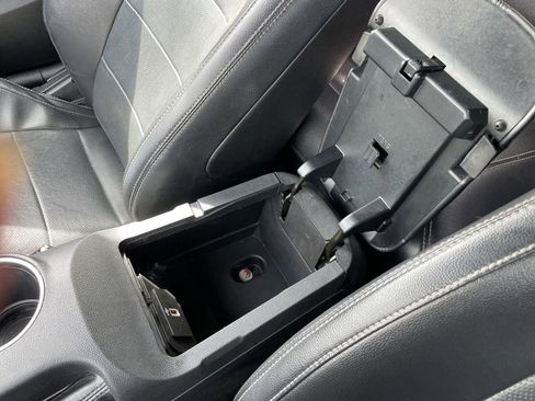 Used 2022 Ford Mustang GT Premium image 28