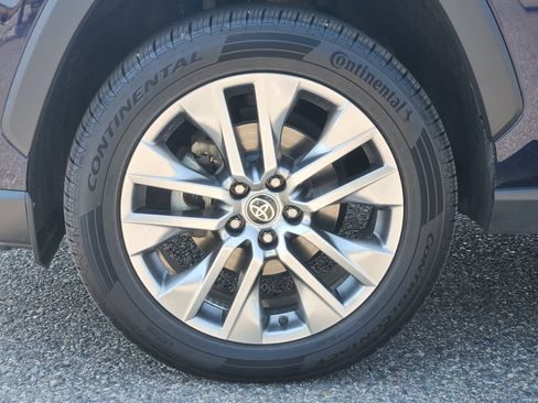 Used 2022 Toyota RAV4 XLE Premium AWD/4WD image 6