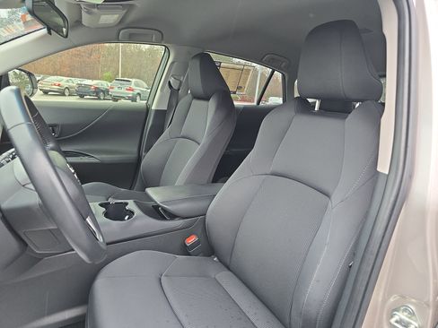 Used 2022 Toyota Venza LE image 15