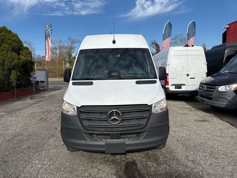 Used 2025 Mercedes-Benz Sprinter 2500 image 11