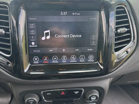 Used 2020 Jeep Compass Limited FWD image 18