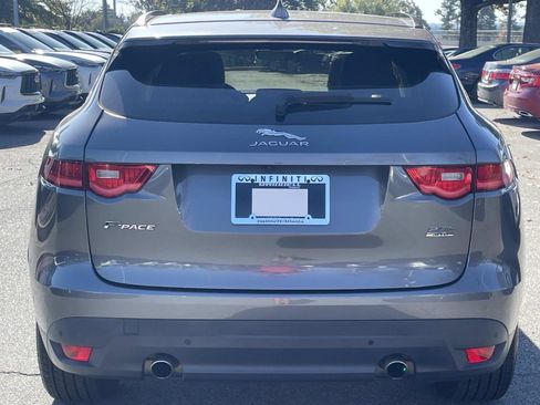 Used 2019 Jaguar F-PACE Prestige image 3