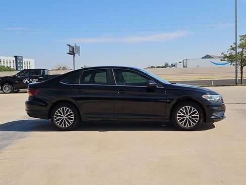 Used 2019 Volkswagen Jetta SE w/ Cold Weather Package FWD image 4
