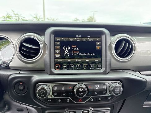 Used 2022 Jeep Wrangler Unlimited Sahara w/ LED Lighting Group AWD/4WD image 19