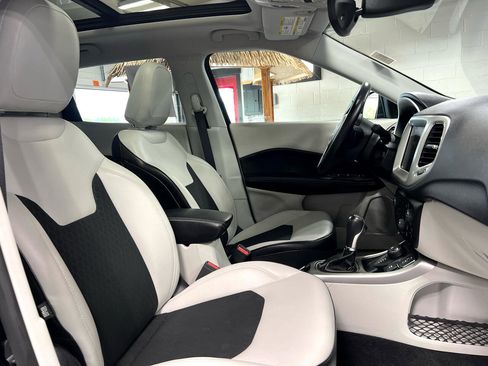 Used 2018 Jeep Compass Latitude w/ Popular Equipment Group image 13