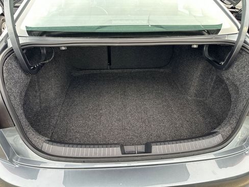 Used 2025 Volkswagen Jetta SE image 33