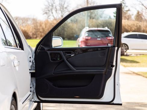 Used 2000 Mercedes-Benz E 55 AMG Sedan image 27