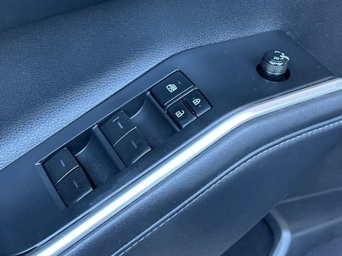 Used 2022 Toyota Highlander L AWD/4WD image 13