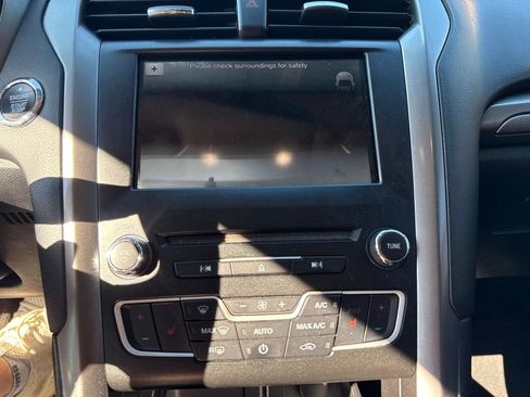 Used 2018 Ford Fusion SE w/ Fusion SE Technology Package FWD image 13