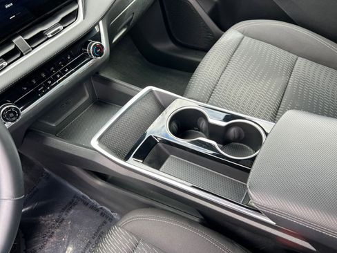 Used 2025 Chevrolet Equinox LT image 37