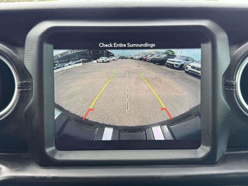 Used 2019 Jeep Wrangler Unlimited Sahara AWD/4WD image 33