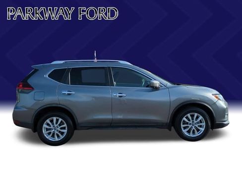 Used 2018 Nissan Rogue SV w/ Premium Package FWD image 6