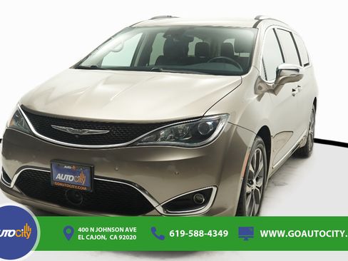 Used 2017 Chrysler Pacifica Limited w/ Advanced Safetytec Group FWD image 1