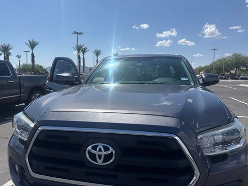Used 2017 Toyota Tacoma SR5 w/ Tow Package RWD image 2
