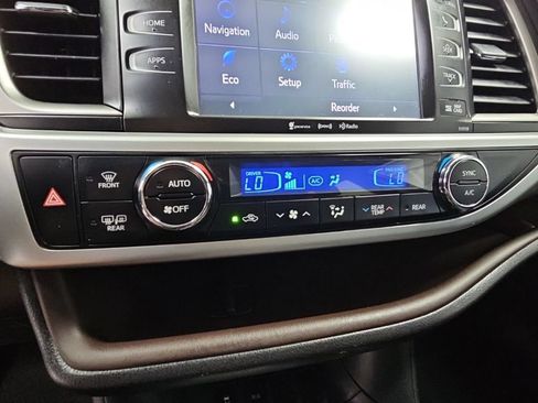 Used 2016 Toyota Highlander XLE FWD image 18