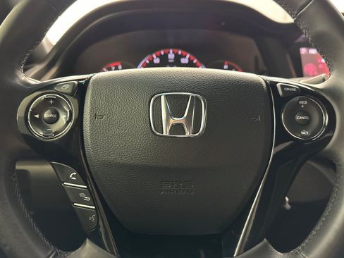 Used 2017 Honda Accord Sport image 10